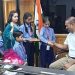भागीरथ स्पेशल स्कूल के दिव्यांग बच्चों ने जिलाधिकारी, पुलिस कमिश्नर और सीडीओ को बांधी राखी